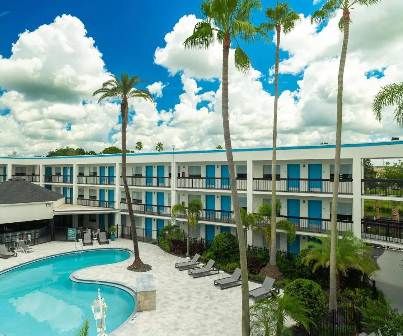 Hotel Oasis Bay Suites, Tampa, Busch Gardens, Usf