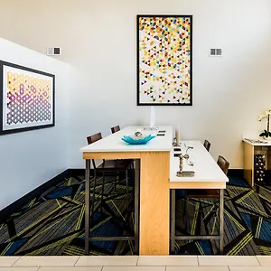 https://holiday-inn-express-hotel-suites-charlotte-arpt-belmont.1sthotelscharlotte.com