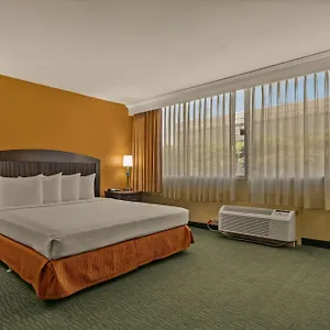 https://airport-honolulu-hotel.hotelsinhawaii.org